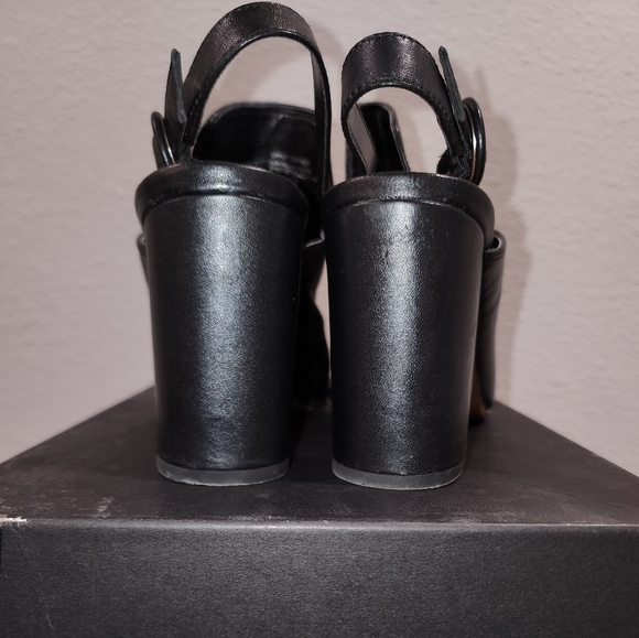 Banana Republic Peep Toe Bootie Sz 7 1/2 - Picture 3 of 3